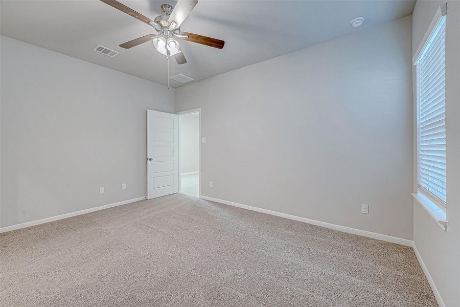 Spacious, unfurnished interior of a new home in Woodland Lakes, Huffman (Image 18).