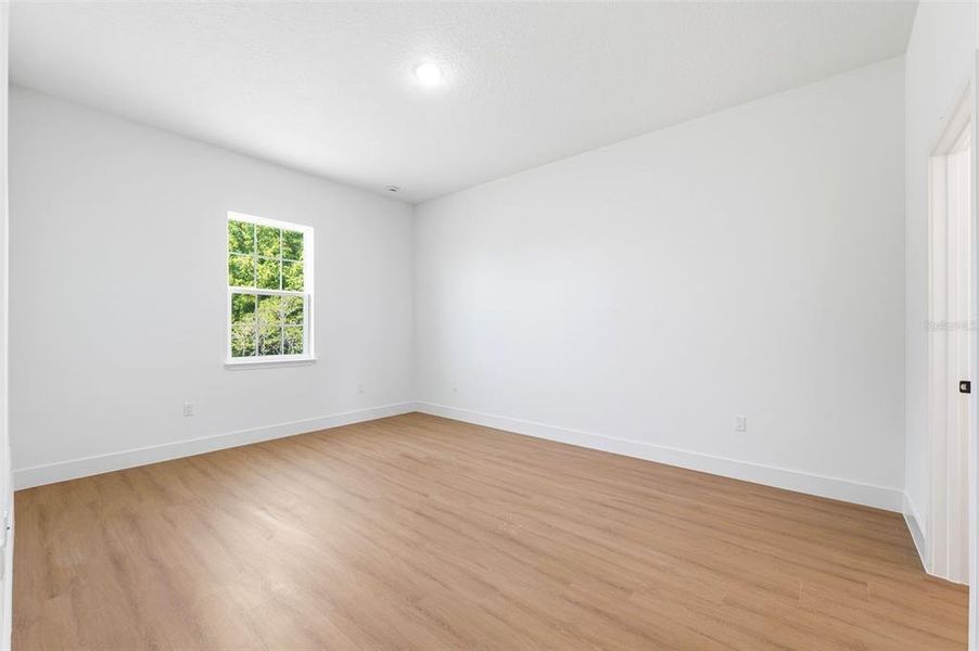 Spacious, unfurnished interior of a new home in , Ocala (Image 18).