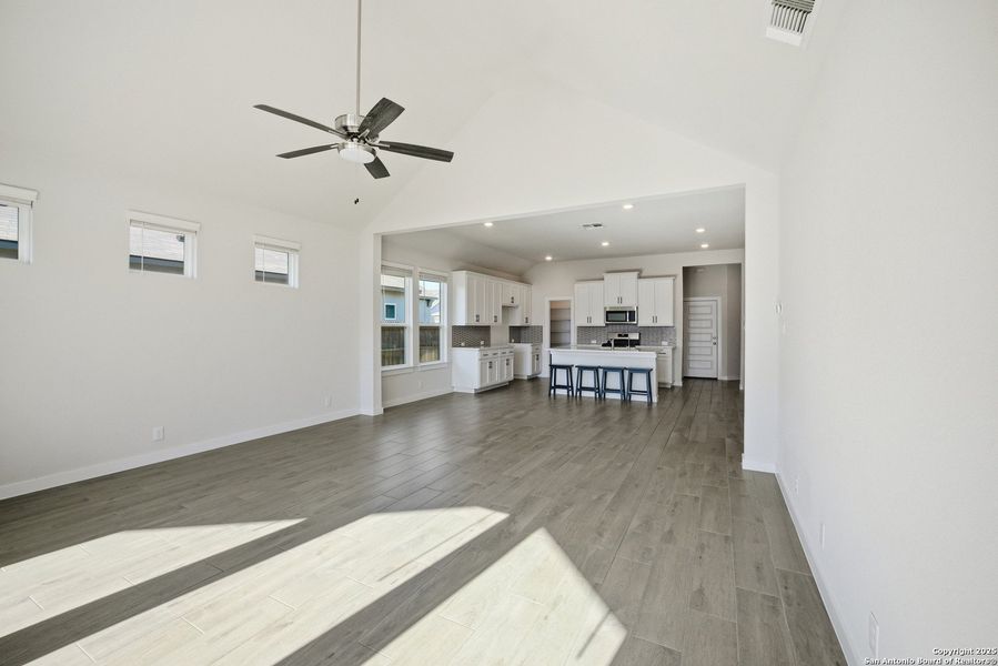 Spacious, unfurnished interior of a new home in August Fields, New Braunfels (Image 21). Spacious, unfurnished interior of a new home in August Fields, New Braunfels (Image 21).