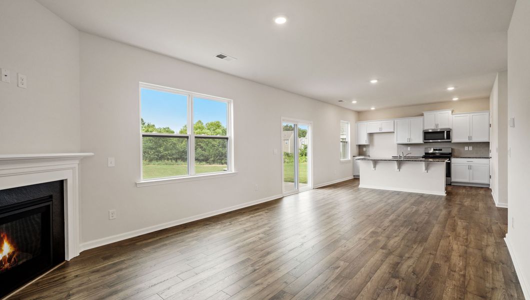 Spacious, unfurnished interior of a new home in Foxbank, Gray Court (Image 18).