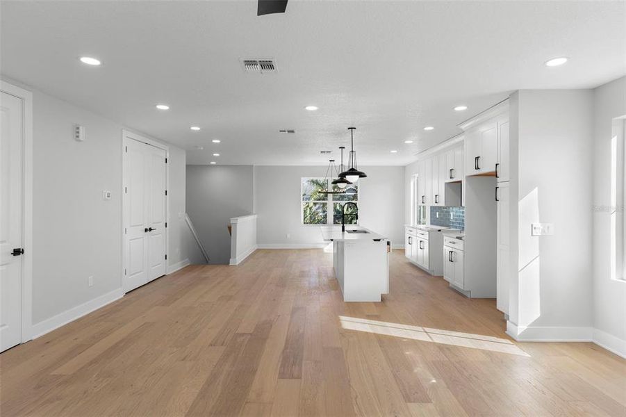 Spacious, unfurnished interior of a new home in , Tampa (Image 18).