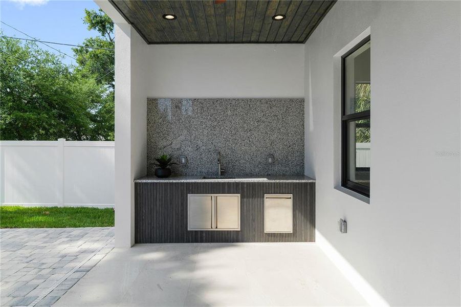 Exterior details and patio area of a home in , Tampa (Image 3).