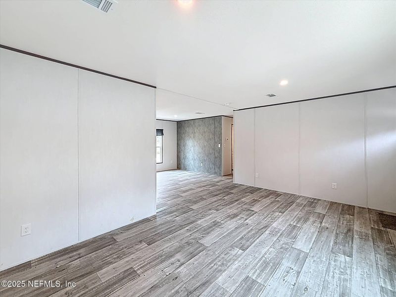 Spacious, unfurnished interior of a new home in , Hawthorne (Image 27).
