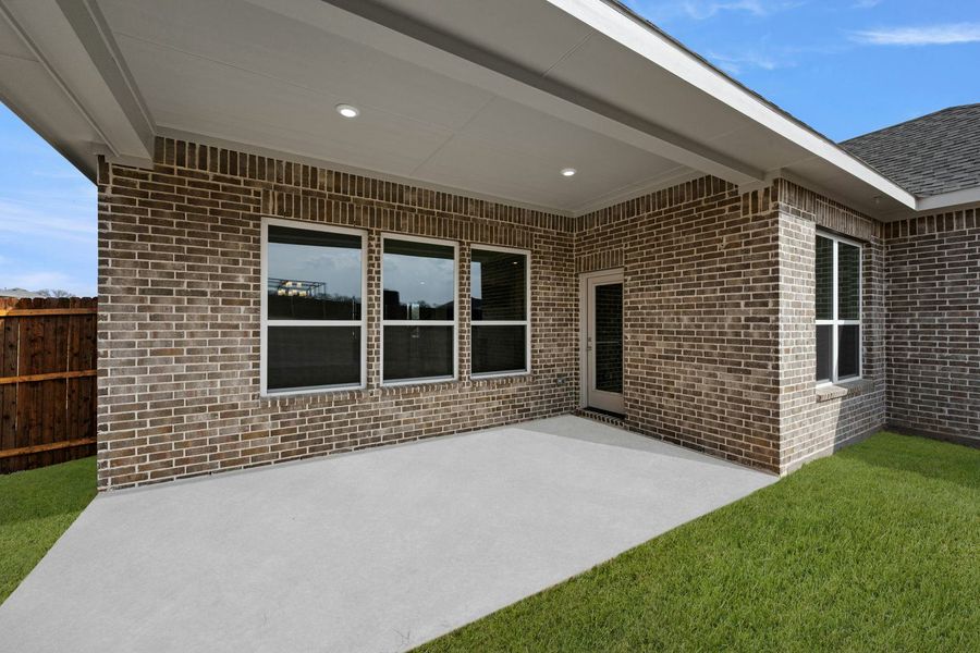 Exterior details and patio area of a home in Stone Eagle, Azle (Image 3).