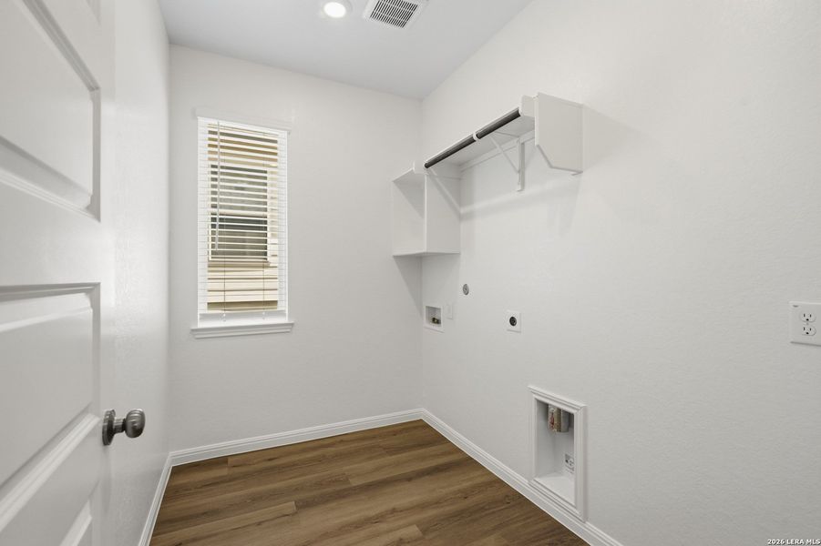 Spacious, unfurnished interior of a new home in Cinco Lakes, San Antonio (Image 23).