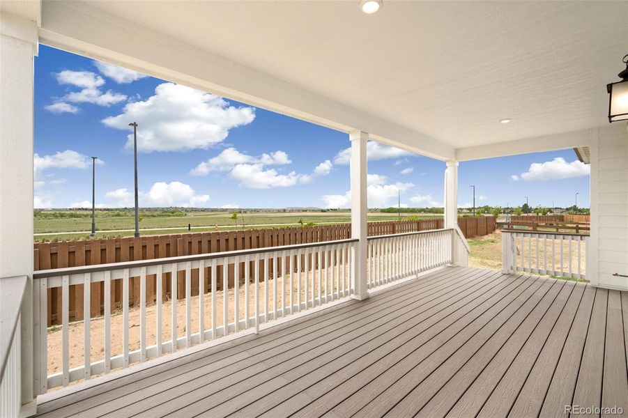 Spacious, unfurnished interior of a new home in Turnberry, Commerce City (Image 13).