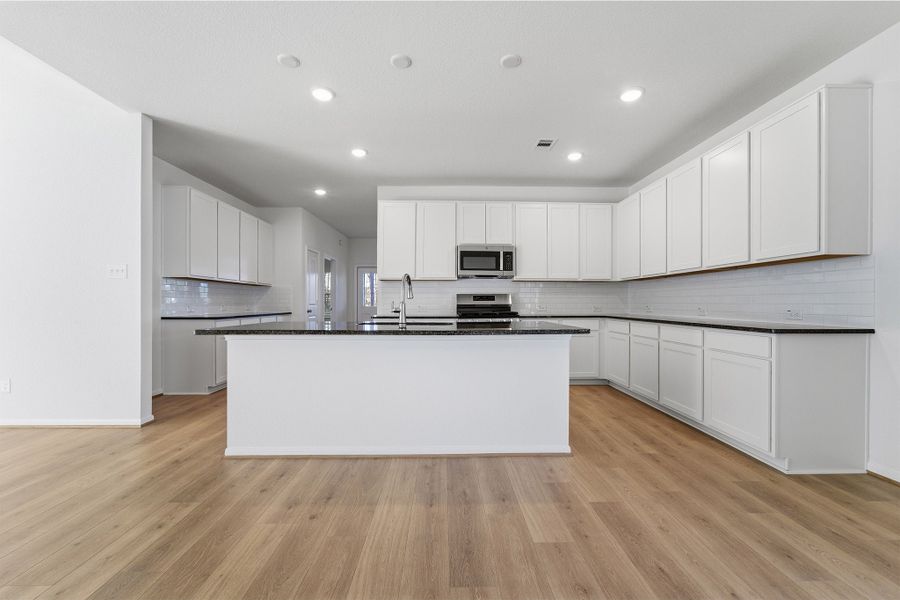 Furnished interior view inside a new home in Magnolia Springs, Montgomery (Image 8).