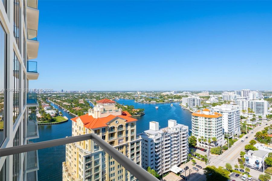 Condo located in Fort Lauderdale, FL showcasing its design and architecture (Image 26).