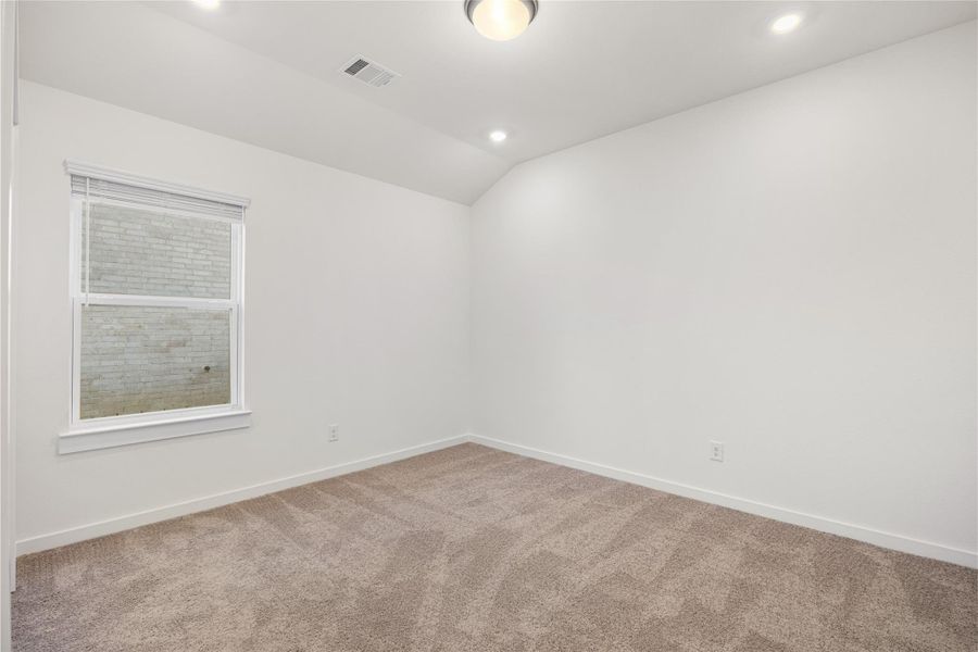 Spacious, unfurnished interior of a new home in Ashland, Angleton (Image 24).