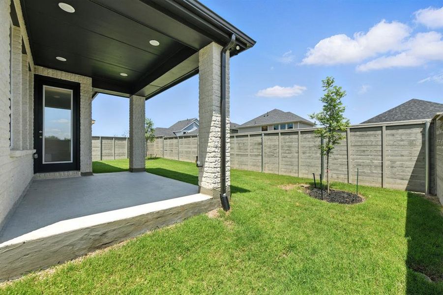 Exterior details and patio area of a home in Treeline, Justin (Image 3).