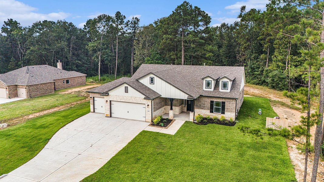 Front exterior of a new home in Oakwood Ranch, Willis, TX, highlighting curb appeal (Image 18). Front exterior of a new home in Oakwood Ranch, Willis, TX, highlighting curb appeal (Image 18).