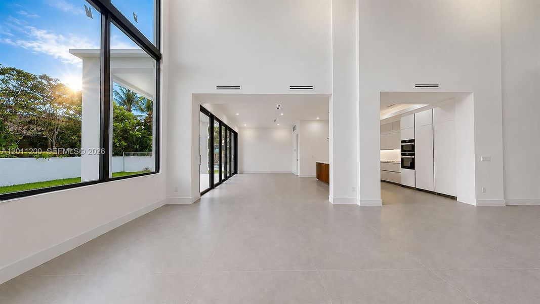 Spacious, unfurnished interior of a new home in , Miami Lakes (Image 74).