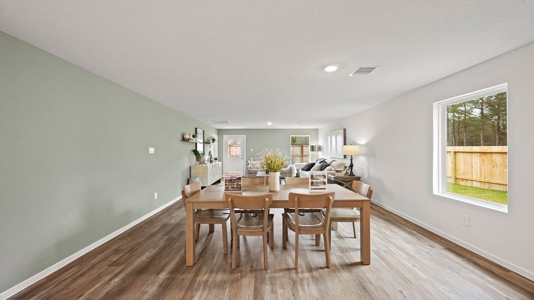 Furnished interior view inside a new home in Silverthorne, Conroe (Image 10).