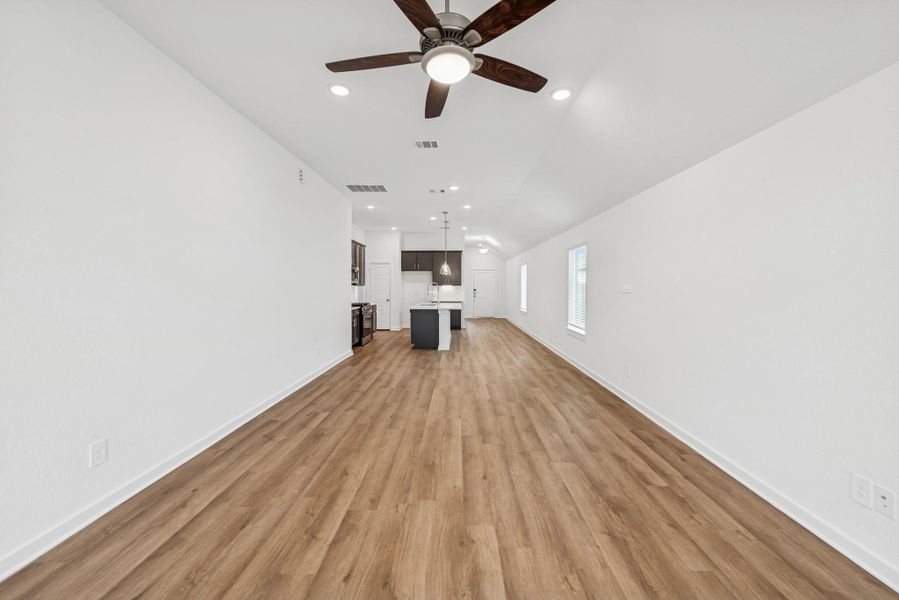 Spacious, unfurnished interior of a new home in Moran Ranch, Willis (Image 31).
