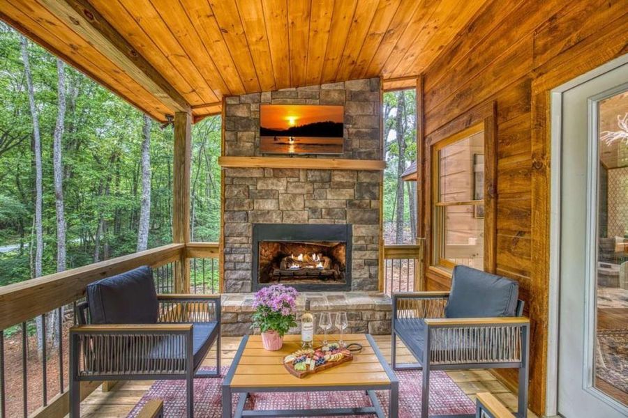 Exterior details and patio area of a home in , Blue Ridge (Image 22).