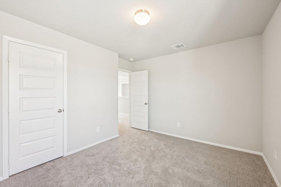Spacious, unfurnished interior of a new home in Cascade, Liberty Hill (Image 32).
