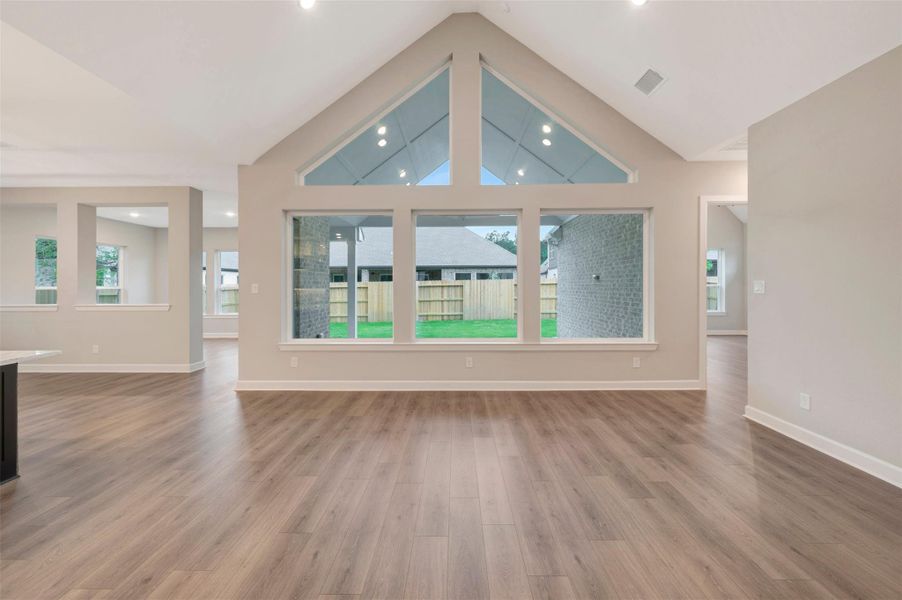 Spacious, unfurnished interior of a new home in ARTAVIA - Parkview Collection, Conroe (Image 22).