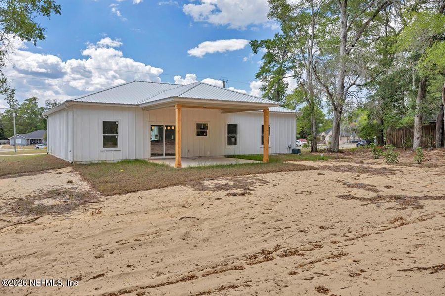 Exterior details and patio area of a home in , Keystone Heights (Image 25).