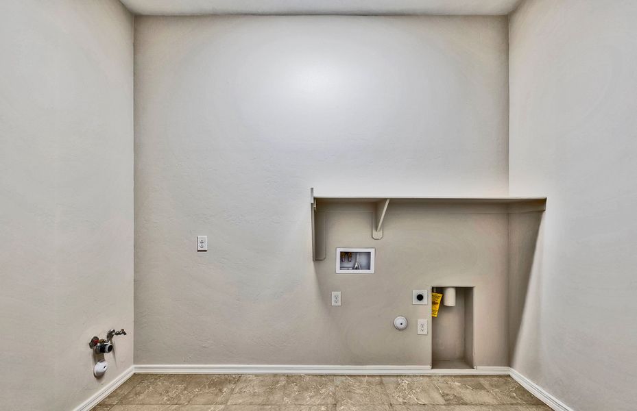 Spacious, unfurnished interior of a new home in Vistoso Canyon Estates, Oro Valley (Image 24).