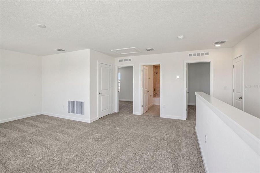 Spacious, unfurnished interior of a new home in Willowbrook North, Winter Haven (Image 34).