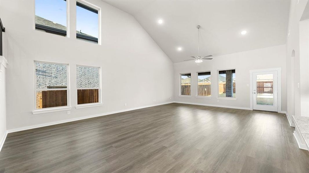 08. 737 Grand Dale - Dining