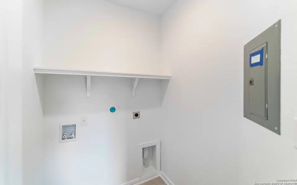 Image 14 of a home in Cloud Country. Image 14 of a home in Cloud Country.