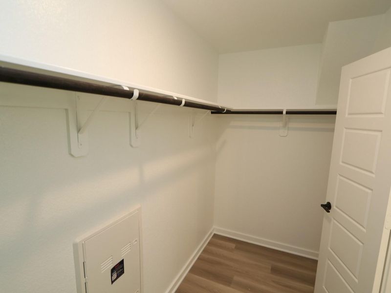 Spacious, unfurnished interior of a new home in Miller's Pond, Rosenberg (Image 14).