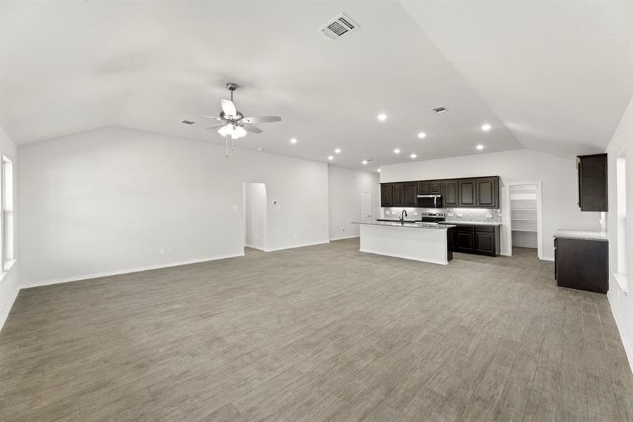 17. 7816 Kingfisher - Family (3)