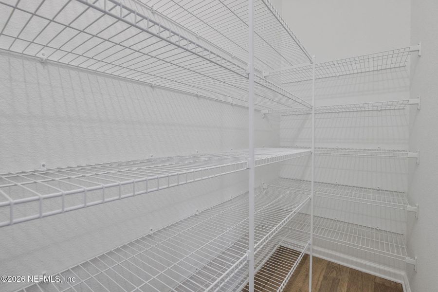 Spacious, unfurnished interior of a new home in Jennings Farm, Middleburg (Image 17).