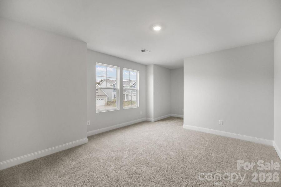 Large secondary bedroom with en-suite bath and walk in closet
