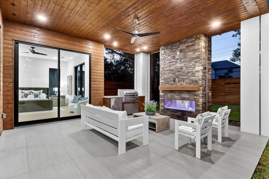 Exterior details and patio area of a home in , Dallas (Image 3).