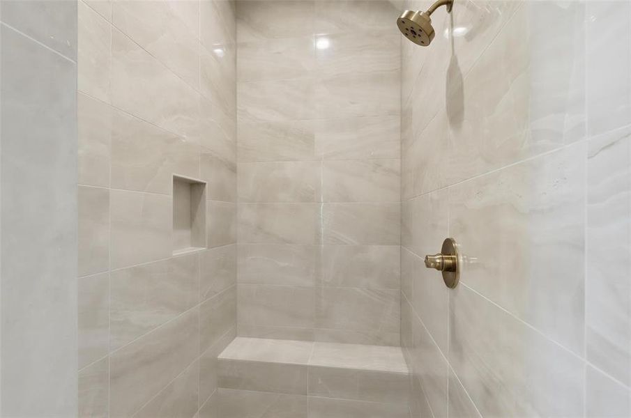 Close-up of interior finishes inside a home in Aledo Heights - Aledo ISD, Aledo (Image 13).