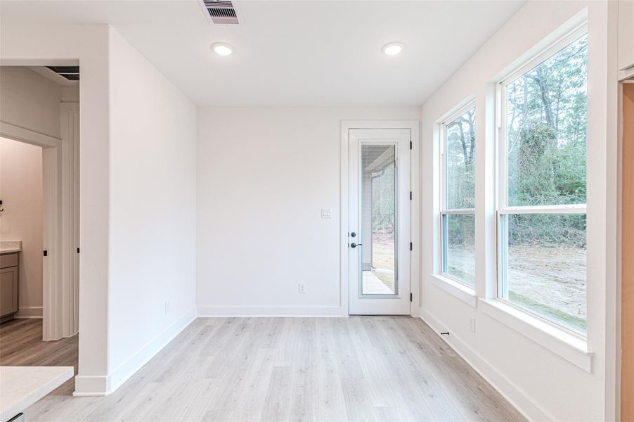 Spacious, unfurnished interior of a new home in , Huntsville (Image 25).