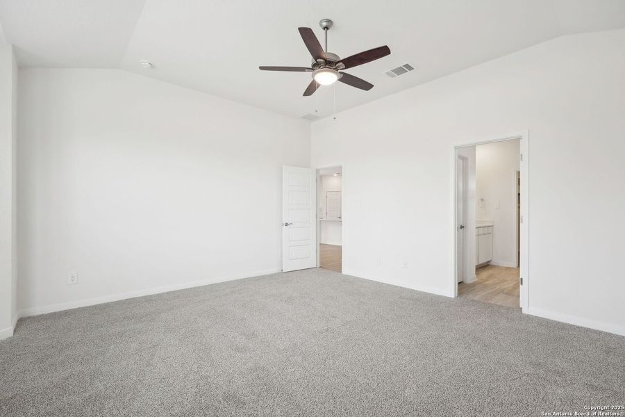Spacious, unfurnished interior of a new home in Carmel Ranch, Schertz (Image 20).