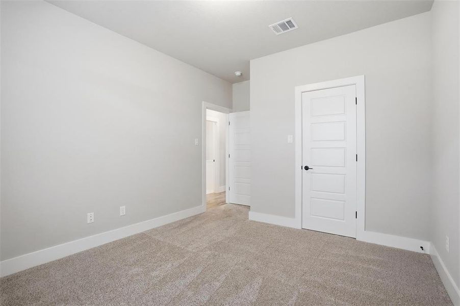 Spacious, unfurnished interior of a new home in Whispering Winds, Springtown (Image 29).