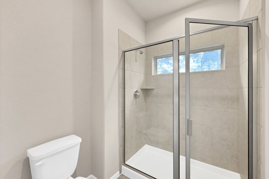 Representative furnished interior of a home built from the Floor Plan 1427 by Colina Homes in River Ranch, Dayton (Image 18).