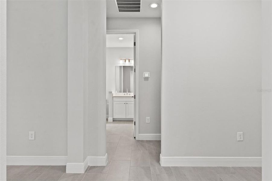 Spacious, unfurnished interior of a new home in Wysteria, Venice (Image 21).