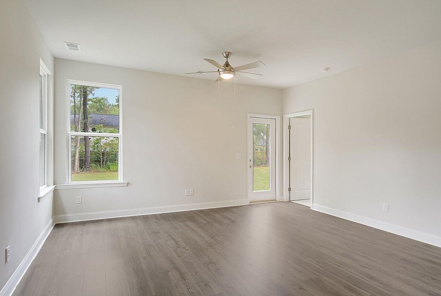 Spacious, unfurnished interior of a new home in Founder's Park, Lincolnville (Image 18).