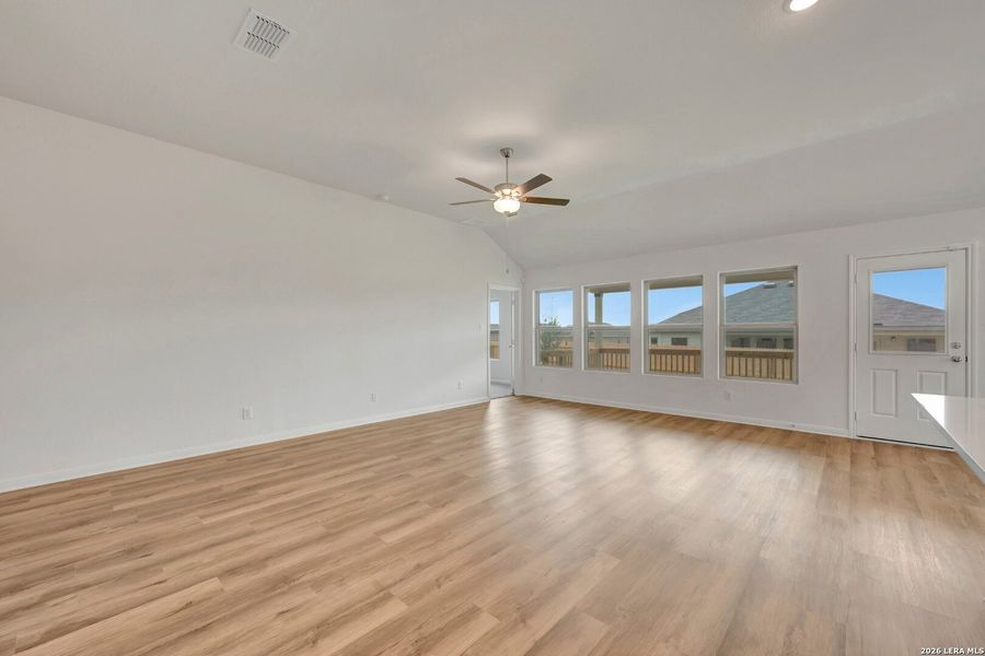 Spacious, unfurnished interior of a new home in Greenspoint Heights, Seguin (Image 26).