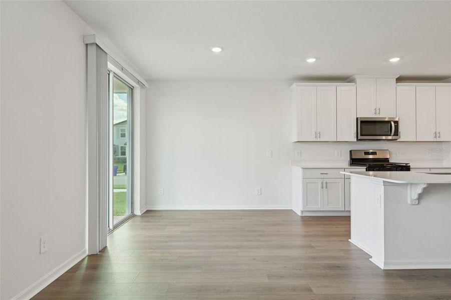 Spacious, unfurnished interior of a new home in The Reserve at Twin Lakes, St. Cloud (Image 19).