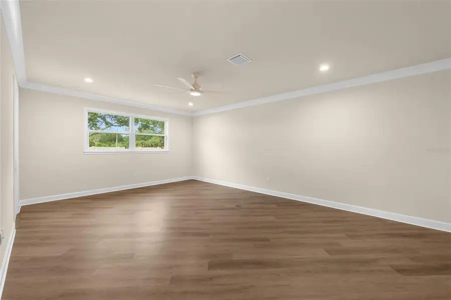 Spacious, unfurnished interior of a new home in , Tarpon Springs (Image 40).