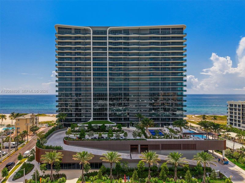 Condo located in Pompano Beach, FL showcasing its design and architecture (Image 29).