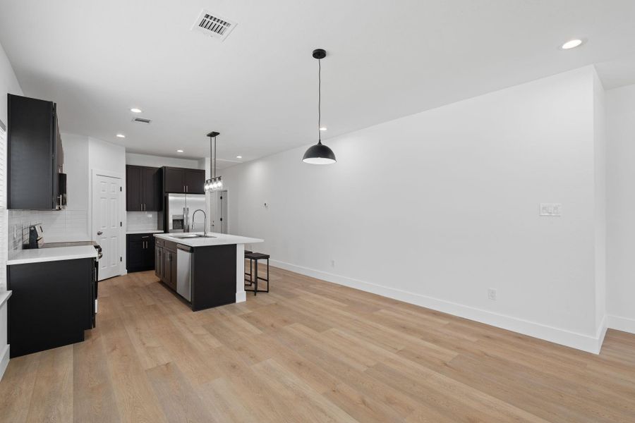 Spacious, unfurnished interior of a new home in , Baytown (Image 13).
