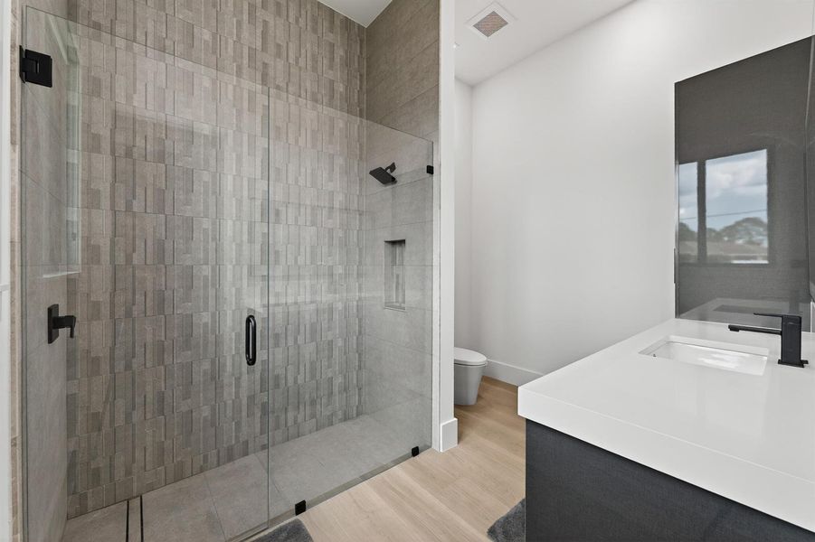 BATHROOM 3 BATHROOM 3