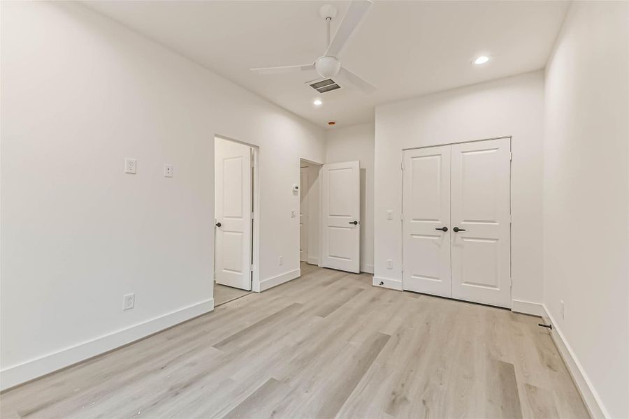 Spacious, unfurnished interior of a new home in , Houston (Image 27).