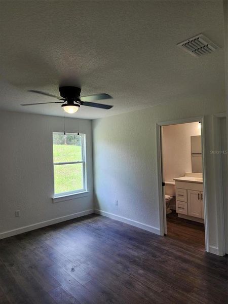 Spacious, unfurnished interior of a new home in , Dunnellon (Image 11).