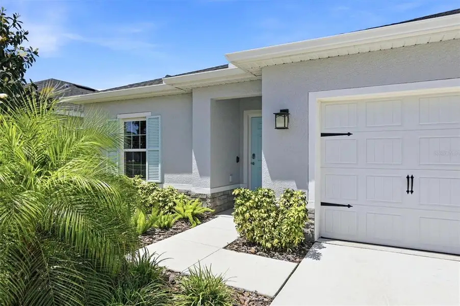 Exterior details and patio area of a home in Hillwood Preserve, Bradenton (Image 22).