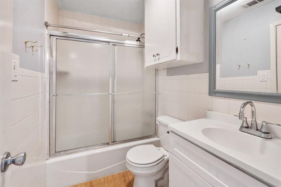 Furnished interior view inside a new home in , Gun Barrel City (Image 7).