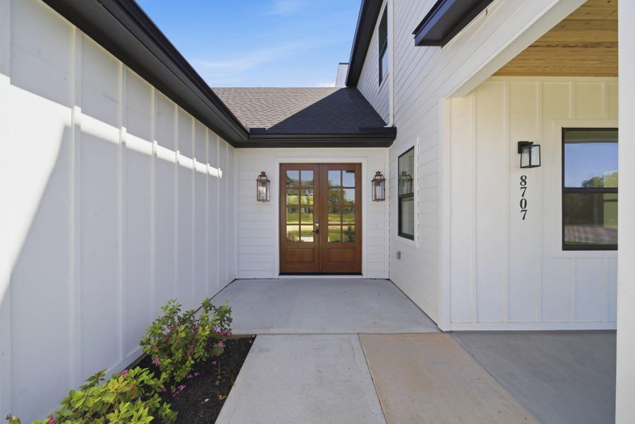 Exterior details and patio area of a home in , Tomball (Image 3).
