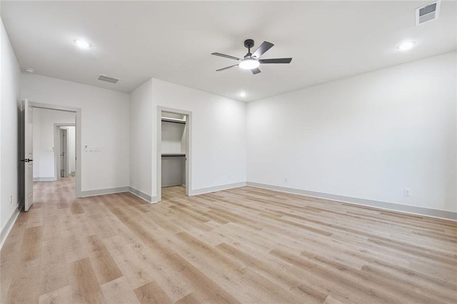 Spacious, unfurnished interior of a new home in , Athens (Image 22).